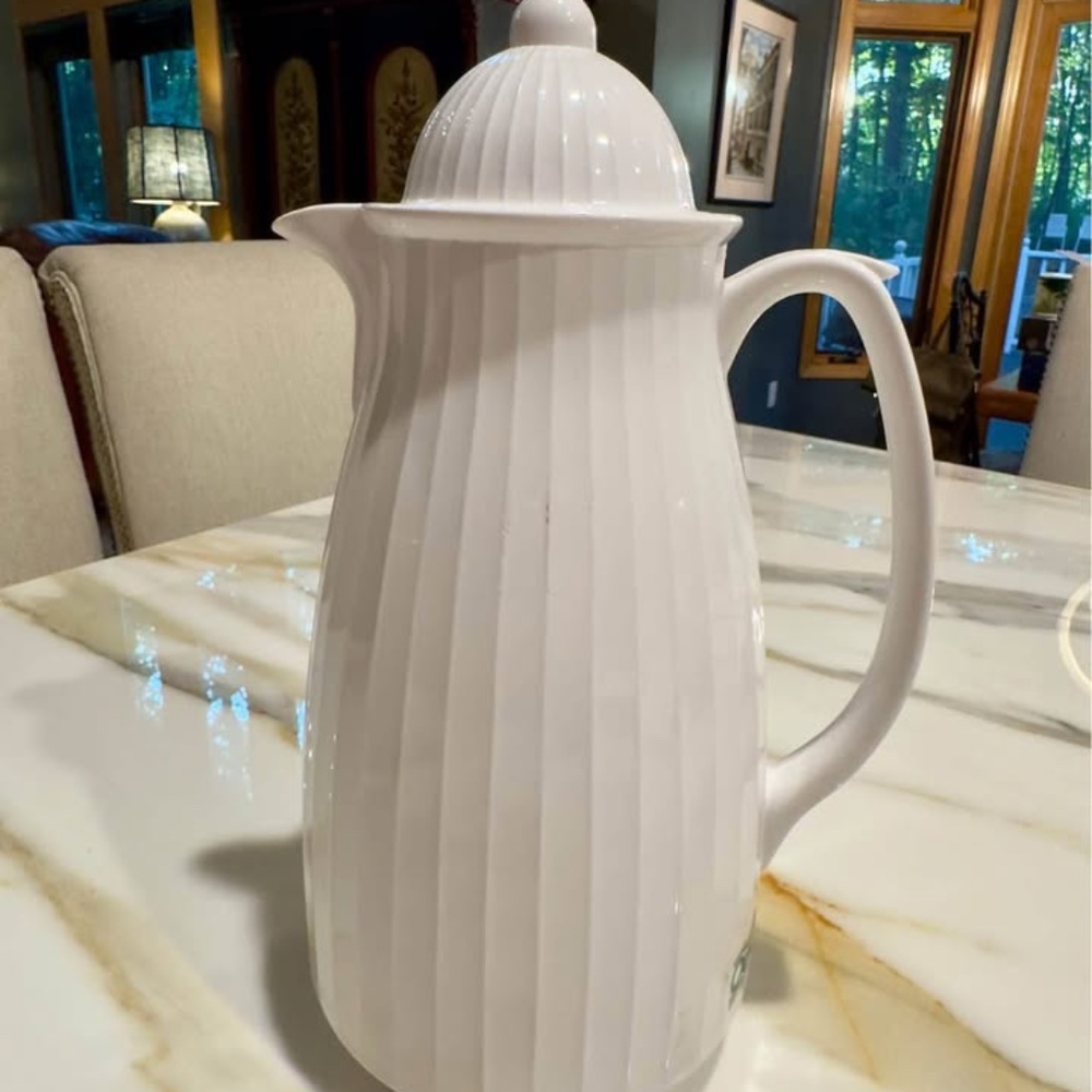 1  Oggi Linea 34 oz Thermal Vacuum Carafe W/Push Button Top & Glass Liner